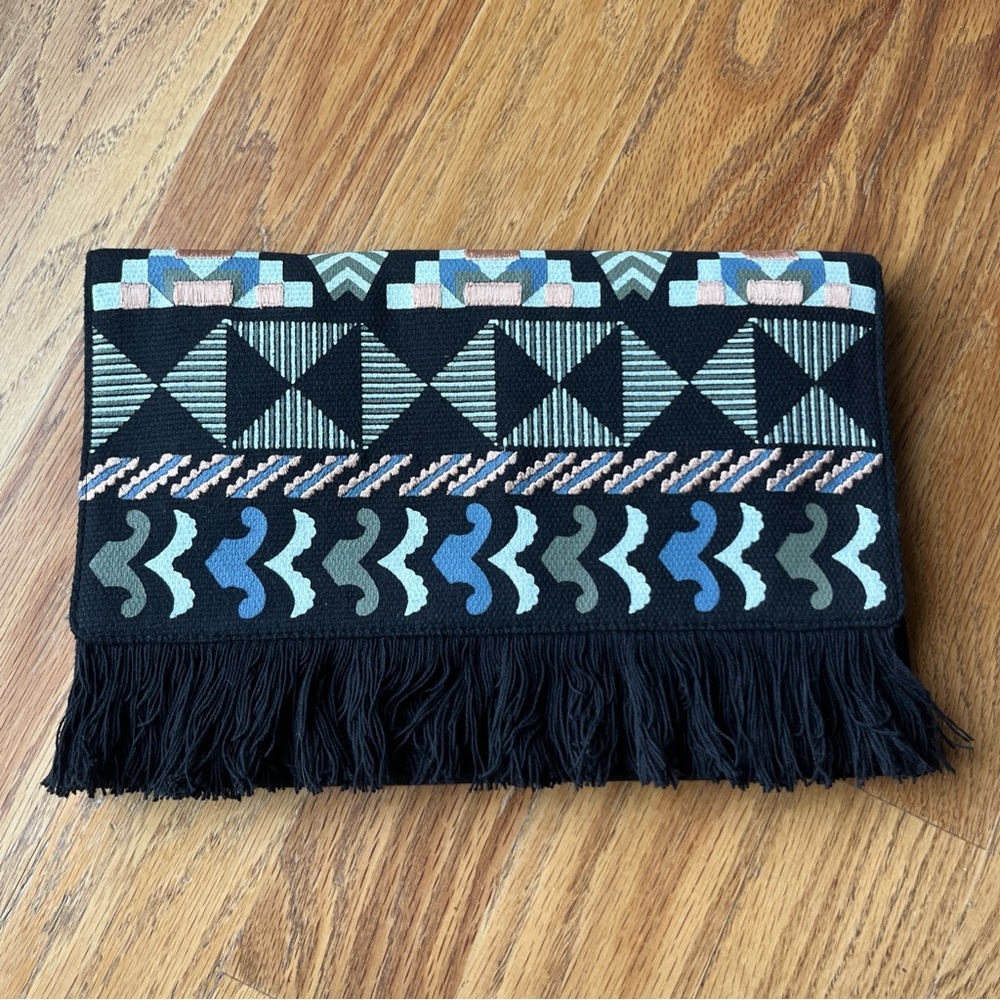 STELLA & DOT BLACK CLOTH CLUTCH BAG PURSE GEOMETRIC DESIGN & FRINGE 12.75”x8.5”